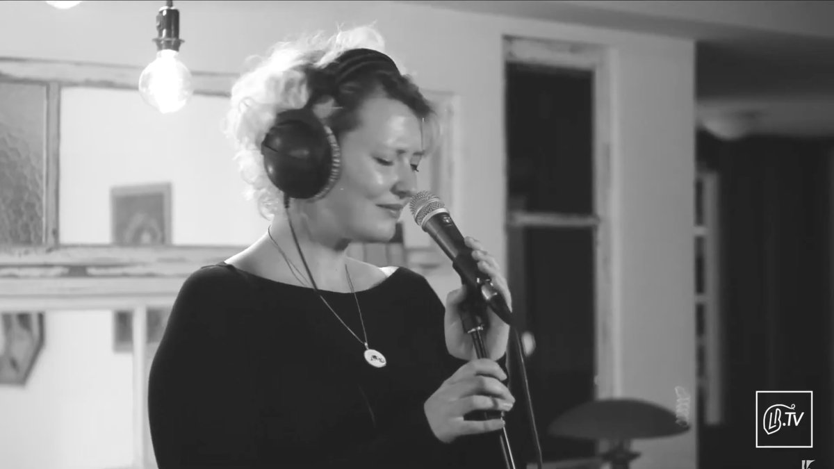 .<a href="/SarahRebecca_K/">Sarah Rebecca</a> dévoile une live session de son morceau "Doin' It For Love" pour La @BoucletteTV✨

La vidéo : youtube.com/watch?v=xbgCXJ…

Premier album disponible : Pschent.lnk.to/SarahRebecca-A…