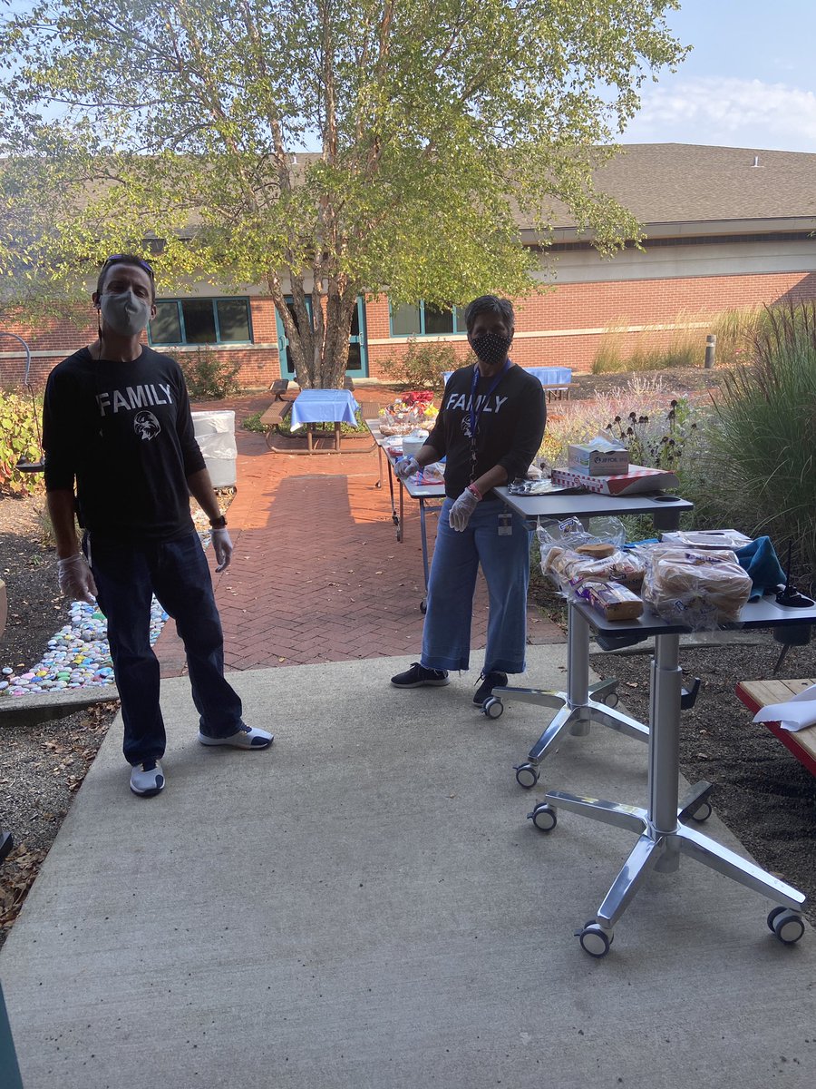 Our wonderful administrators made us a delicious lunch on this beautiful day. Thank you <a href="/JillSmith1967/">Jill Smith</a> <a href="/mrchardreid/">Mr. Reid</a> day made!