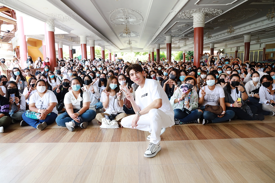 iambonie's tweet photo. #Mewlions คนไหน อยากเก็บภาพความประทับใจร่วมกับ #MewSuppasit ในงานวันทำบุญ มาเซฟเก็บได้เลยค่ะ สองภาพนี้เป็นภาพจากกล้องใหญ่ เลยจะค่อนข้างชัดหน่อยนะคะ
#TrueInsiderXMSS #ทําบุญวัดกู้อยู่กับพี่มิว https://t.co/nVoUVn6Jfl