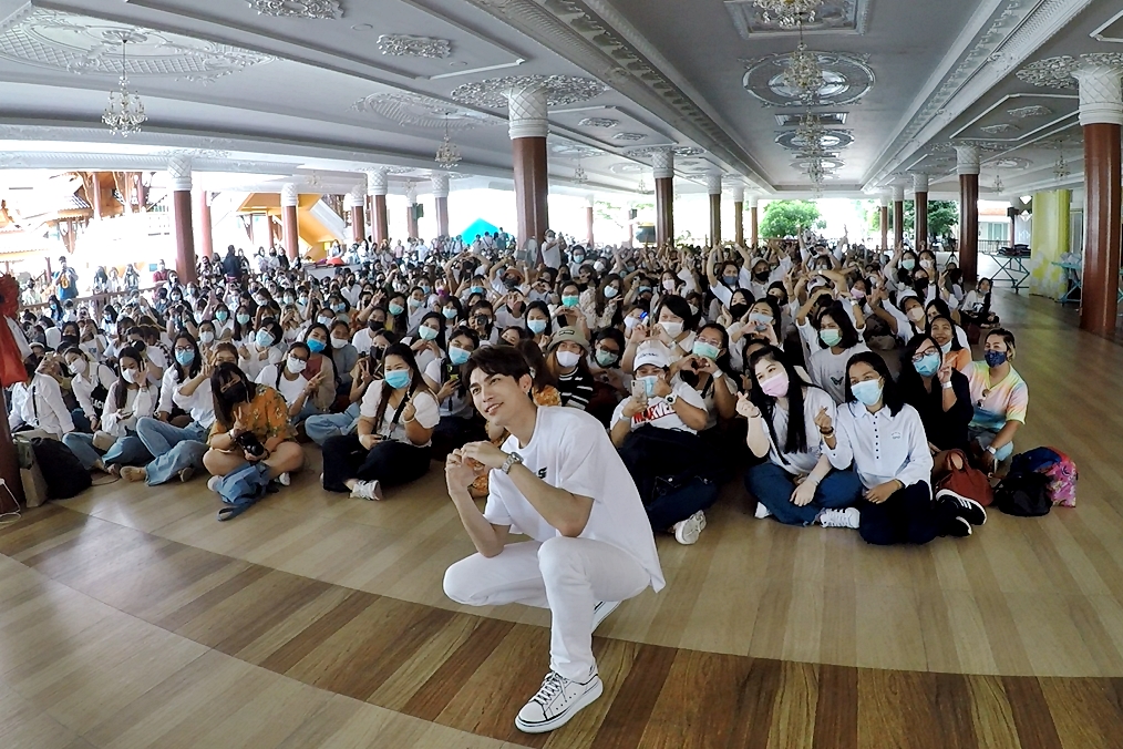iambonie's tweet photo. ส่วน 3 ภาพนี้เป็นภาพแคปจากกล้องวิดีโอ แสงของภาพเลยอาจจะไม่ค่อยสดใสเท่าไหร่นะคะ ขอโทษด้วยจร้าาา
#Mewlions #MewSuppasit #TrueInsiderXMSS #ทําบุญวัดกู้อยู่กับพี่มิว https://t.co/0QOvr2Utbv