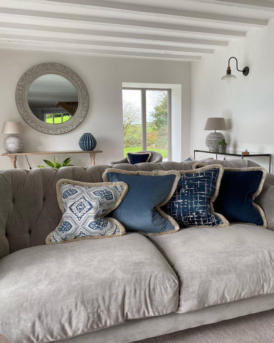 How I like to work with my interior design clients. Plus a few photos mid-installation at my client's house today.

ktk-styling.co.uk/post/how-an-in…