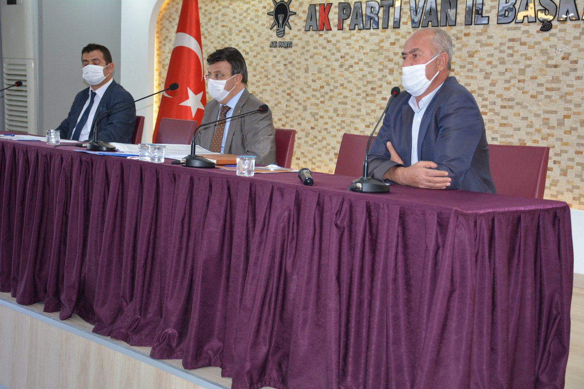 MnuriBasdinc's tweet photo. İl başkanımız @K_Turkmenoglu_F ,ve Tuşba belediye başkanımız @Salih_Akmann bey ile beraber Yönetim ve ilçe Meclis üyelerimizle toplantı gerçekleştirdik.Toplantımızın hayırlara vesile olmasını diliyorum. https://t.co/aXszQBBl52