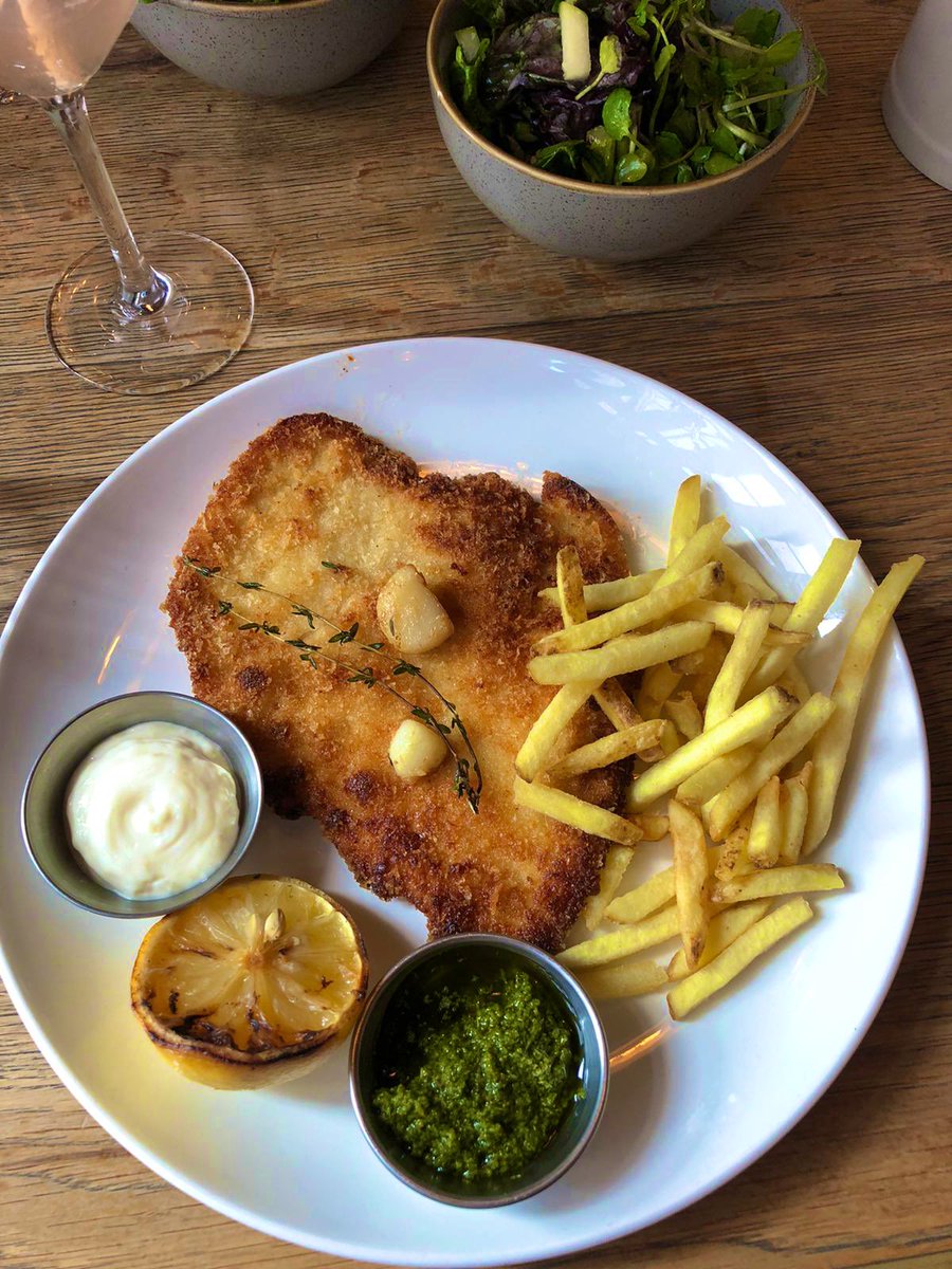 Proper Chicken Tuesday 🐔 

Paté &amp; Schnitzel @ Schloss 🐻