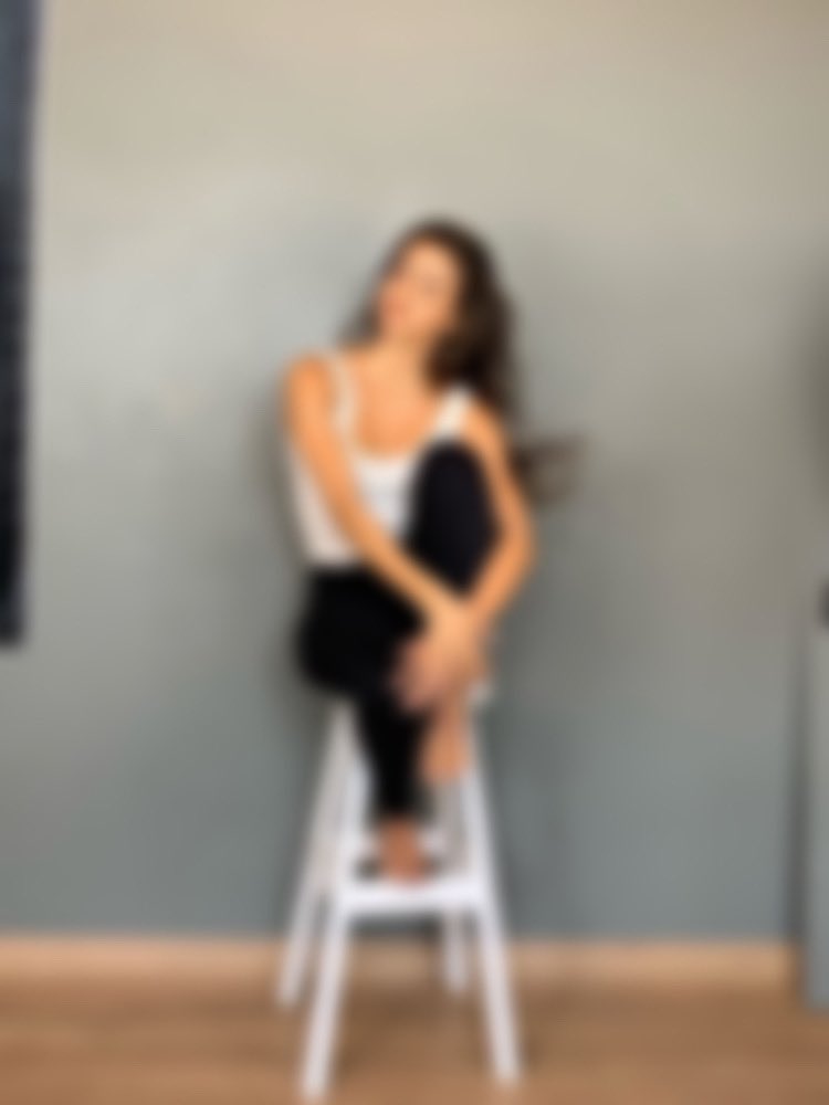 cfisabelasouza's tweet photo. Agora começamos uma dinâmica de 10 metas, sendo 5 no @VotosForBia e depois 5 aqui na central, valendo mimo exclusivo para vocês! Vamos votar, angels 🤩💪

#KCAMexico #IsabelaSouza #JulioPeña #Bia #ComeTogether #CNCO #CalleYPoche #LittleValeIG https://t.co/eCyzA92Jvo