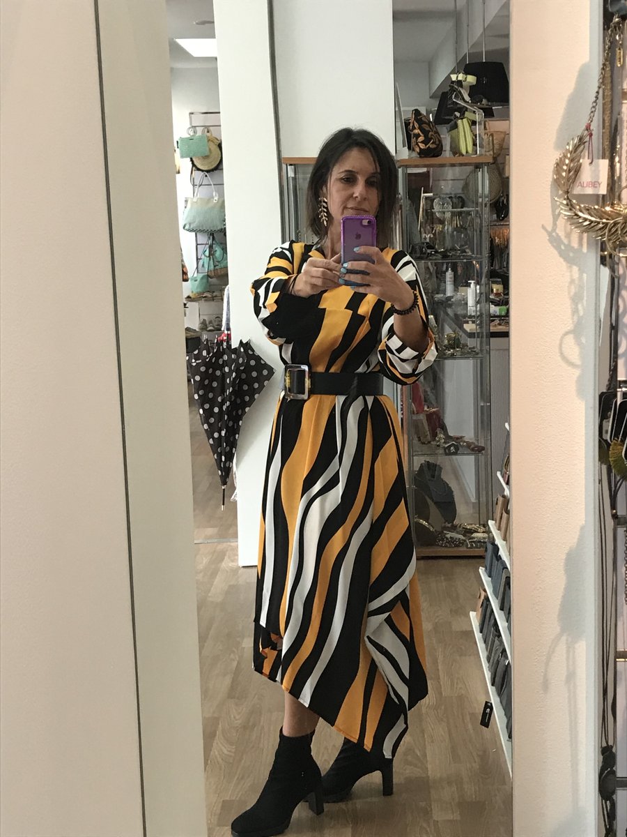 d2complementos's tweet photo. Espero que os guste este Vestido en cebra overside en dos tonos fácil de combinar 😍
#d2 #d2complementosconil #conil #moda #otoño2020 #complementos https://t.co/vQM92QePKf