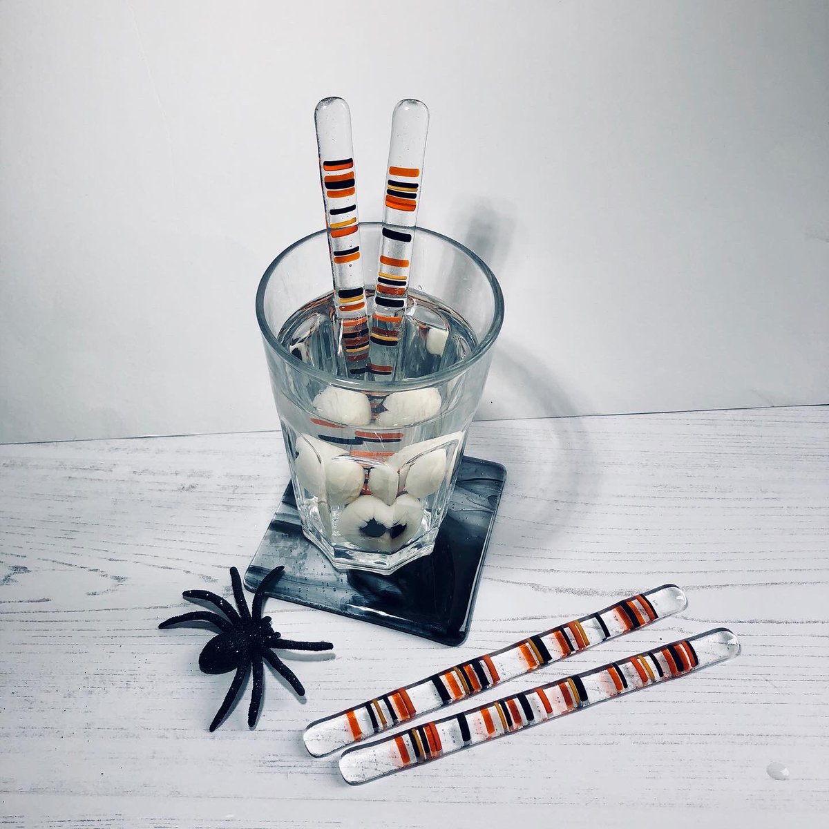 treptowglass's tweet photo. Halloween is on its way. And even if there is no trick or treating this year, maybe at least have some Halloween drinks? These stirrers will get you in the mood, for sure!

#halloween #halloweendecor #halloweendrinks #halloweencocktails #autumndrinks #autumndecor #halloweenparty https://t.co/9n9H9Dqizv