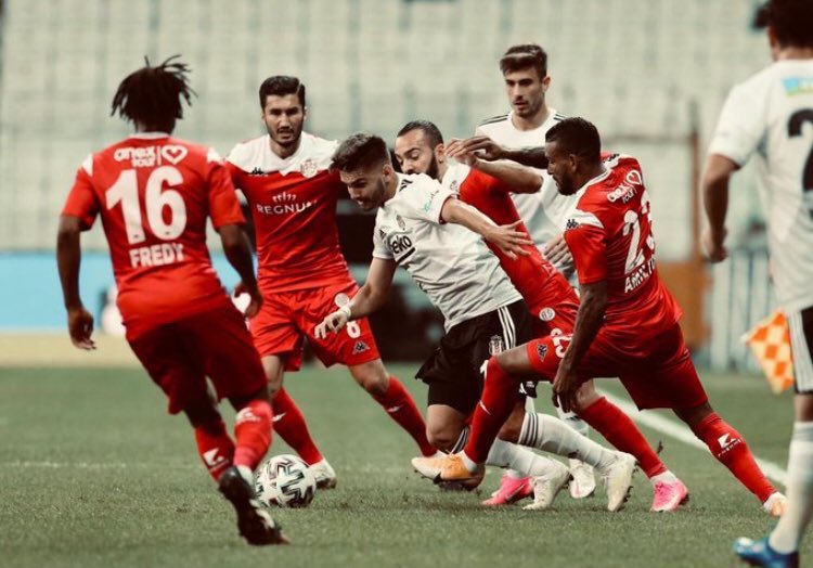 Toti060's tweet photo. Böyle Birşey Olursa Derhal Terk Edin Bu Kulubü #AjdinHasicHarcanamaz #HasiceDokunma #Besiktas https://t.co/t57vaR9Hlb