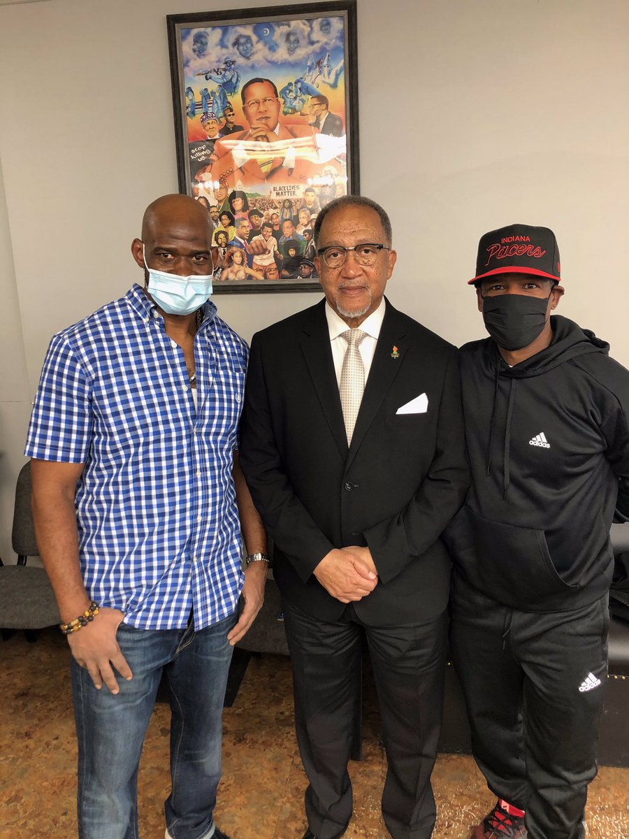 DrBenChavis's tweet photo. Staying ready so I don’t have to get ready, with help of a few friends. #Indianapolis #AmpHarris #FreshCutzBarberShop #LamontCuffy https://t.co/gGevE2B74N