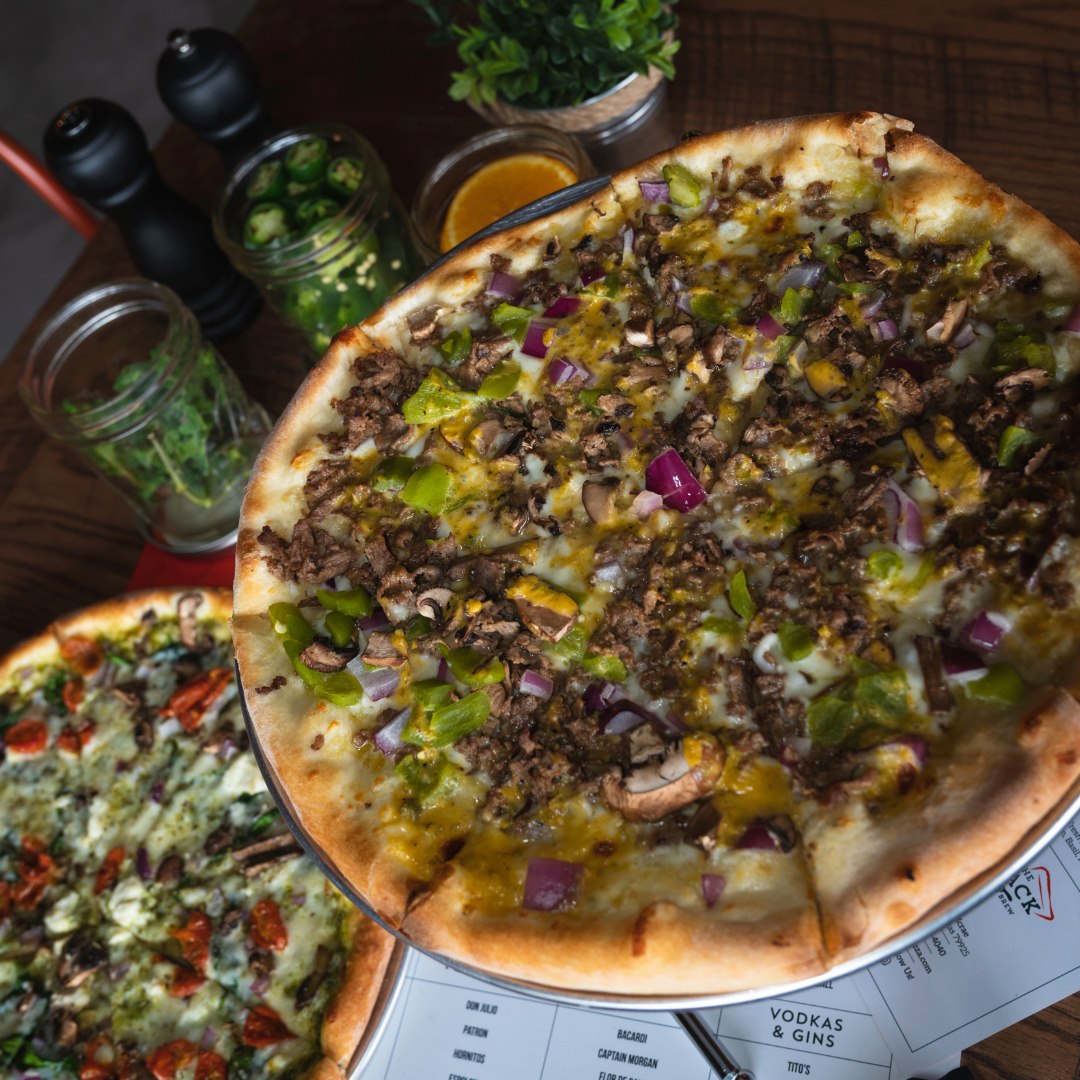 theshackslice's tweet photo. BOGO Tuesday! Buy one signature pizza, get another for free π
.
.
#elpaso #elpasoeats #foodiesofelpaso #elpaso411 #eatlocalep https://t.co/RxI9N7w5FI