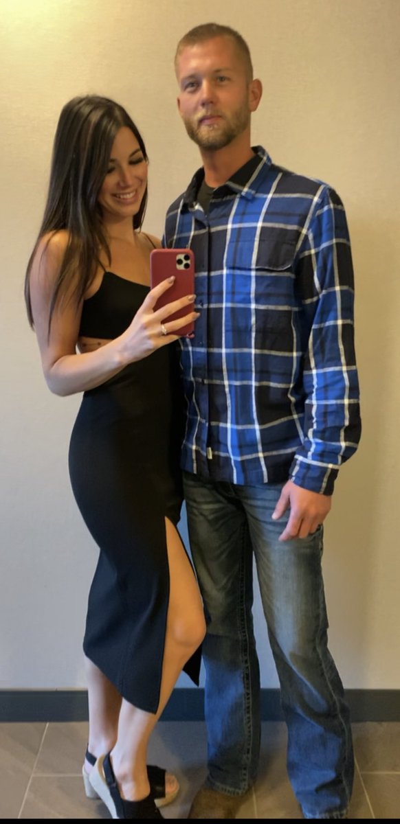 hannahbowman07's tweet photo. When he asked me to marry him he didn’t know he asked to be in my mirror selfies forever ❤️😜📸 https://t.co/ngrlaOqr3r