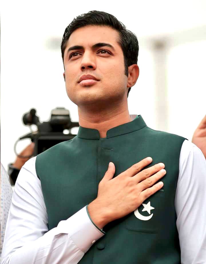 iqrarulhassan's tweet photo. جی چاہندا اے موت توں پہلاں
ایسا نگر میں ویکھاں
جس دے باسی اک دوجے نال
ذرا نہ نفرت کردے ہون
جس دے حاکم زر دے پچھے
سپّاں وانگ نہ لڑ دے ہون
جتھے لوکی مرن توں پہلاں
روز روز نہ مردے ہون
#3YeaesOfTeamSareAam
#بہترین_تین_سال https://t.co/4rzuv3k6Xk