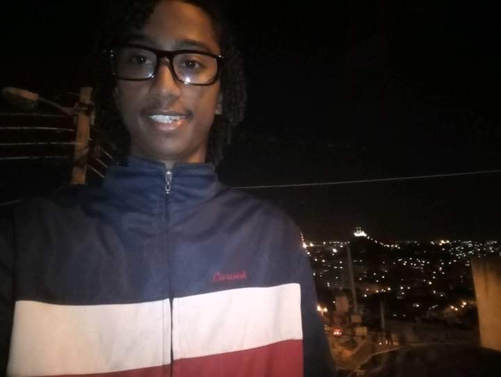 MarcelleSantt's tweet photo. Foi mais o menos essa hora que eu soube da sua partida, não acreditei pq logo você, pedi a Deus que fosse mentira, infelizmente vc só foi e estará sempre vivo em nossos corações, hoje eu entendi que os anjos estão retornando pra sua verdadeira moradia😪 #Andrevive💙1 mês sem vc😪 https://t.co/KxkI0Ak0fV