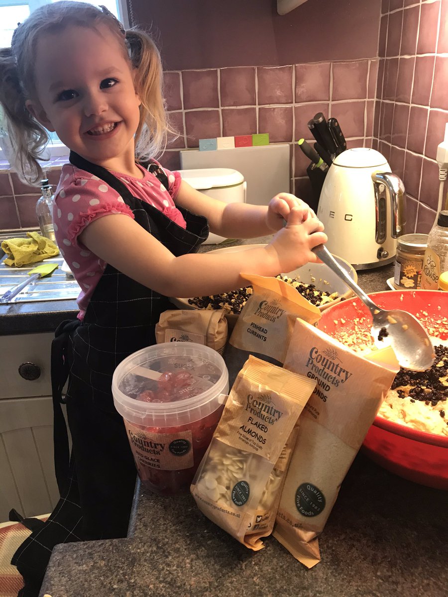MarkieBoy25's tweet photo. Our granddaughter, Lexi helping Liz @LizAldridge2 with Delia’s Christmas Cake @DeliaOnline - lovely Pinhead Currants @CountryProduct - can’t start them too young 😊 https://t.co/mZX3fUp3Rx