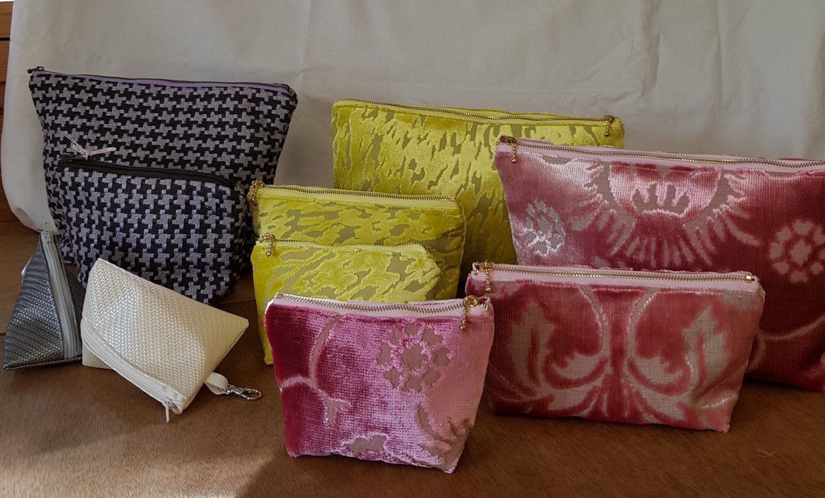 Frowmarket's tweet photo. Our next market is on Saturday 7th November 2020, in the Community Centre Car Park. come along between 10-3 to get some lovely food and drink for the weekend and also bag some beautiful Christmas gifts for your loved ones.
@wealdentimes @MeridianFM @EG_Courier @RepairCafeFRow https://t.co/JYxvZzWslB
