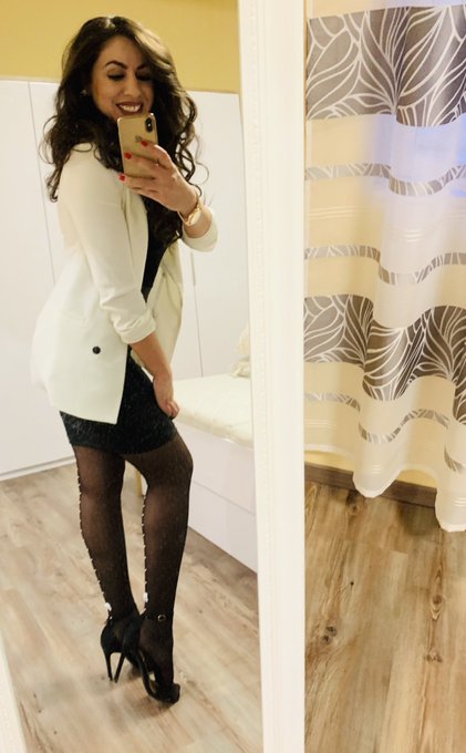 Sz&egrave;p napot mindenkinek ! Hamarosan &eacute;rkezem 😉😍😉 https://t.co/JnKrSUveVR