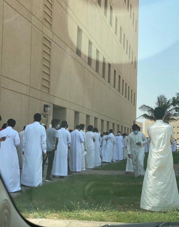 7Jstmo's tweet photo. الواحد يروح ما يدري يحمل المادة ولا الفايروس 
#جامعه_الملك_عبدالعزيز_لاتبالي https://t.co/LTYUKAQN1j