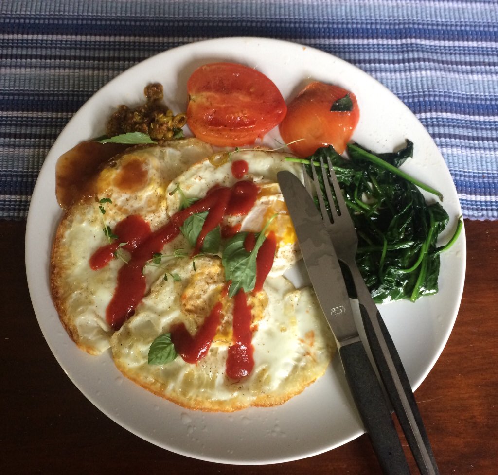 BenJohnson2018's tweet image. #CutTheGutChallenge DAY 2:

Feeling good, still no sugar or starch craving. Meal 1 of 2 - eggs, baby spinach, tomato, chili &amp;amp; fresh herbs.

My producer was very happy with the 2 stories I created for our Friday pitch. Just need to fine tune the pitch documents. #Time2Write