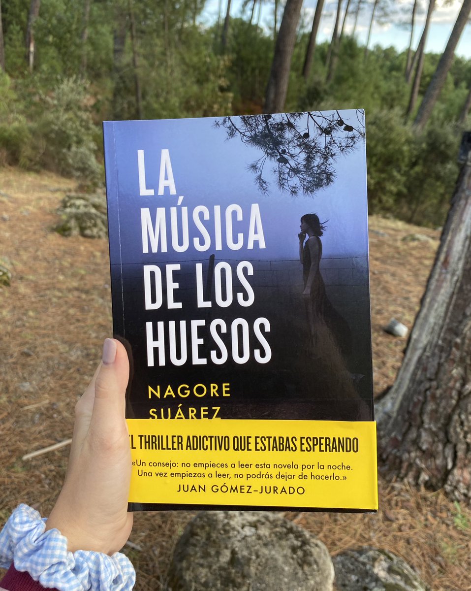 ¡Celebramos la 2ª edición de #LaMúsicaDeLosHuesos con un SORTEO! Entre todos los que le deis RT a este tweet y me sigáis, sortearé dos ejemplares firmados y dedicados! 💙