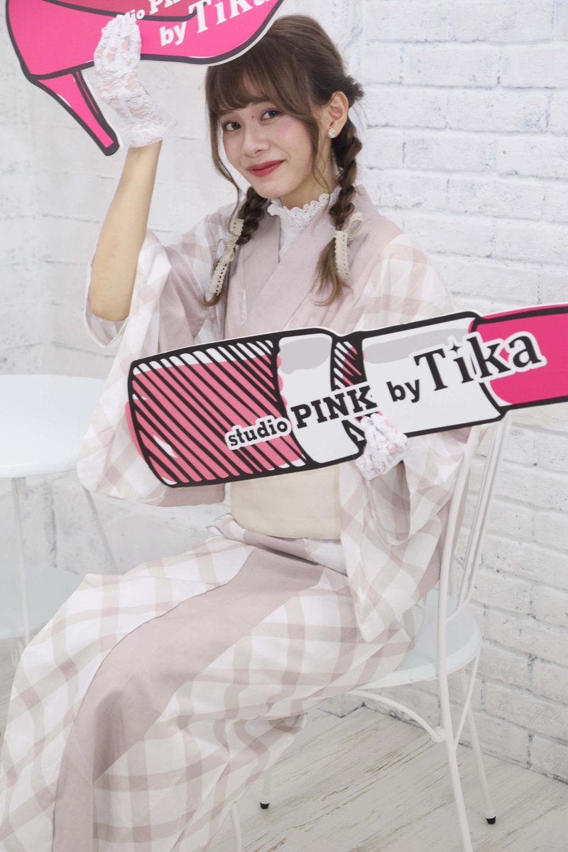 aru__kuma's tweet photo. 2020.09.20　
藤サキさん　@ スタジオPink
初めてで最後のスタジオPINK。雑誌のページのような背景にぴったりのモデルさんでした。
#kurumichance 
#StudioPINK https://t.co/zTNHeOd3LU