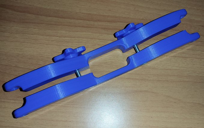 Quando il tuo schiavo ha la stampante 3D e gli ordini di stamparsi qualcosa per schiacciarsi le palle