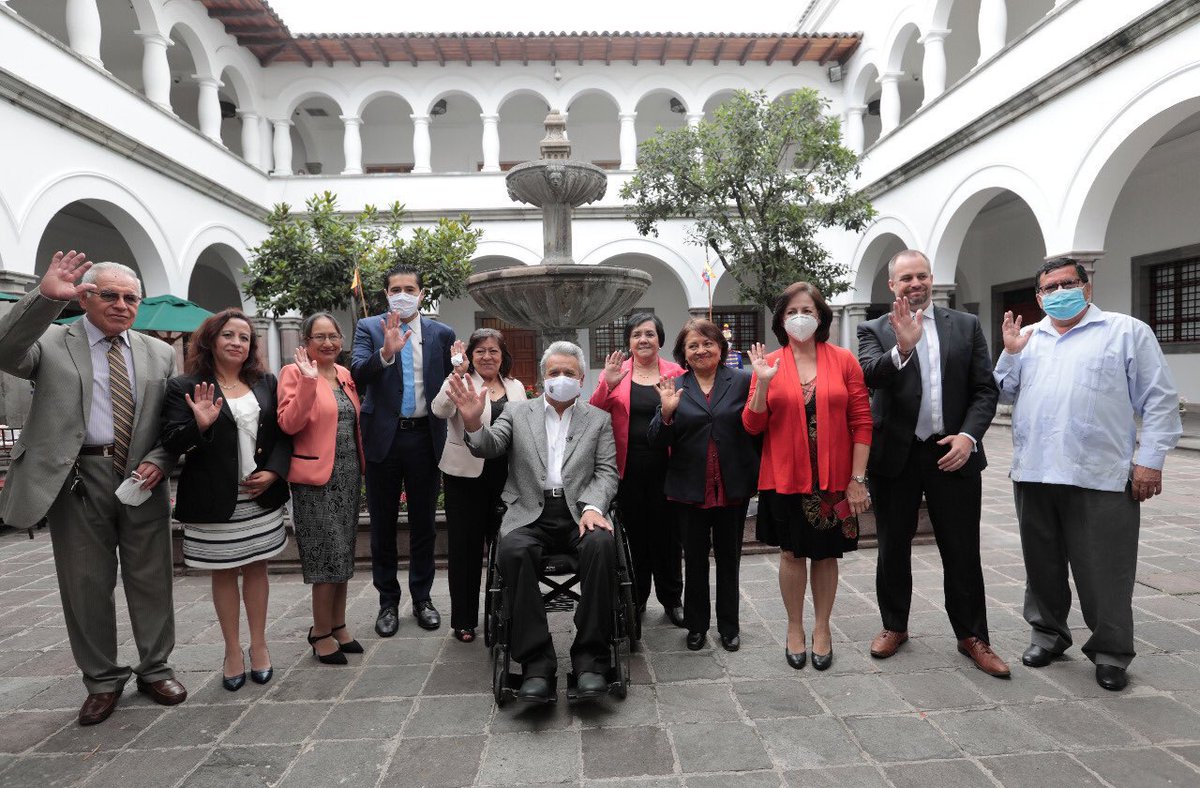 RichardM_A's tweet image. Junto al Presidente @Lenin y los Ministros @andresisch y @monserratcream1, firmamos un acuerdo para destinar USD 100 millones para 3 000 maestros jubilados del país🇪🇨. Logramos cumplir de manera firme y sostenida un pago que ya totaliza más de USD 1 400 millones.