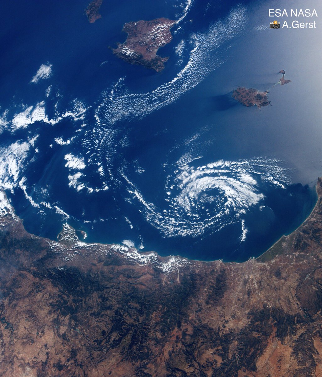 IgnazioMagnani's tweet photo. 🇪🇸 Balears
La Estación Espacial Internacional se podrá ver hoy a simple vista (si las nubes lo permiten) en todas partes a las 20:26
 
      Consejo:  ⏰
      pon la alarma
 
👨‍🚀 63 https://t.co/fI01cZcyfB
🌍 Yo https://t.co/AvRlduSsQp
📸 ESA NASA https://t.co/KRzUUTr0g4 https://t.co/6j1fYghVCb