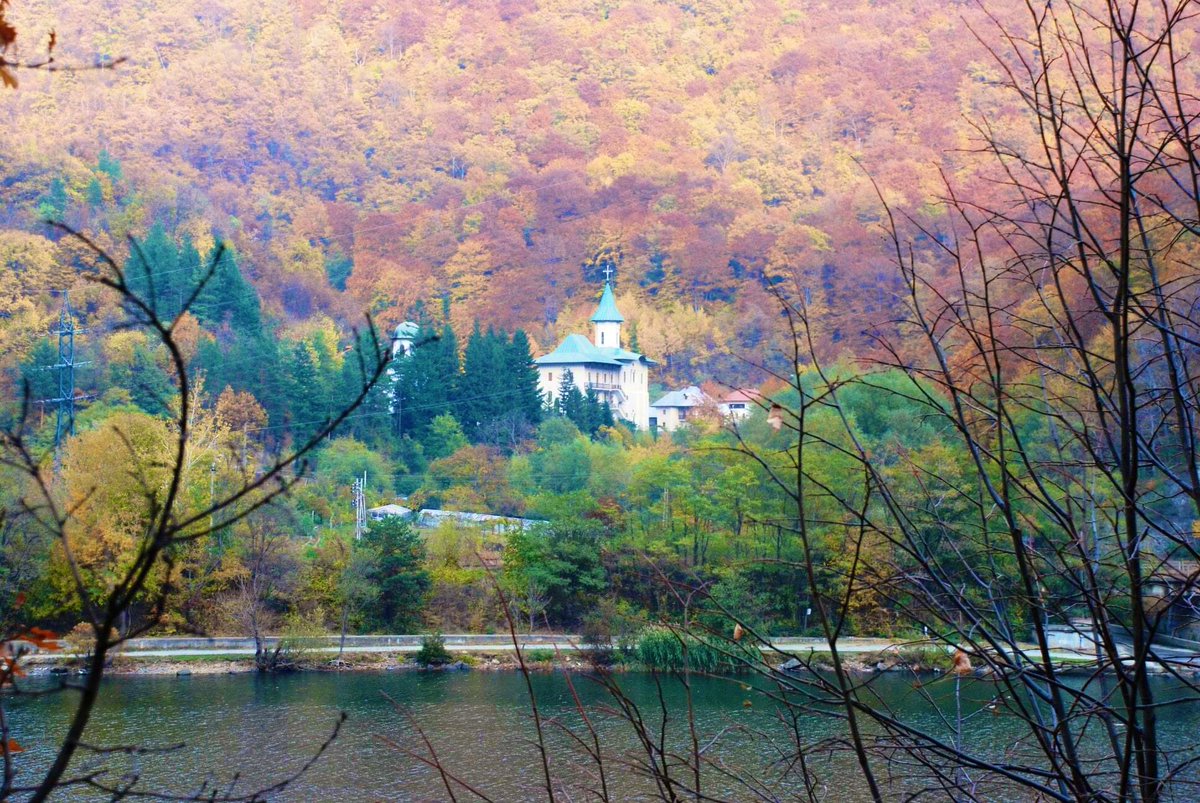 Travel_2Romania's tweet photo. Mănăstirea Turnu
#CNIPTVâlcea #Calimanesti #Caciulata #Turnu #Valcea
#DiscoverRomania https://t.co/EnbqAmAZzJ