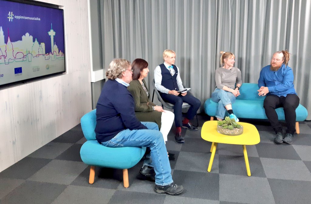merivainio's tweet photo. Kokeilutoimintaa oppilaitosten näkökulmasta @oppimisenaika Mukana @otaniemenlukio opettajat @SariHalavaara @MaisteriJP jotka lähtivät koronakeväänä ennakkoluulottomasti oppilaidensa kanssa kehittämään VR-sisältöjä ja alustoja #vr #espoonlukiot @OpetusEspoo https://t.co/awrMMyHQQZ