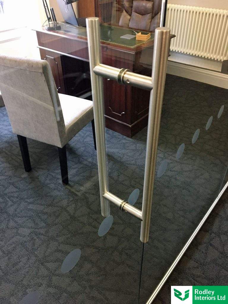rodleyinteriors's tweet photo. Toughened Frameless Glass Partitioning install to a Leeds City Centre workspace...https://t.co/Ets4HnasHL
#framelessglass #toughenedglass #officeglass #workscompleted #leedsoffice #leeds #westyorkshire https://t.co/ZLNPE0CNwV
