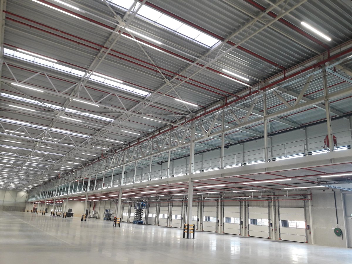 Prachtig nieuw SMARTLOG 3 distributiecentrum in beeld 📸

Ziet er goed uit <a href="/Vriesverburg/">De Vries en Verburg</a> &amp; @DHG1PROPERTY !

#Logistiek  #Installatietechniek #Rotterdam