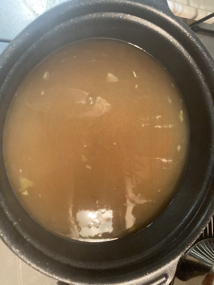 Ffbe Tatsu 究極のスープ作ってみた 黒霧島風味の鍋スープ O 匂いは少し黒霧島やけど 豚骨醤油的な スープ 野菜とかの甘みも感じれる これで明日はちゃんこ鍋か 寄せ鍋にしようかなと これから旬の鱈とか入れても美味しいかも