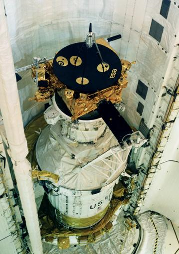 DutchSpace's tweet photo. Speaking of Ulysses, it would be nice if hi-res versions of the shuttle payload bay images are released.... #STS41 #Ulysses #ESA https://t.co/GoAfHyg5Qb