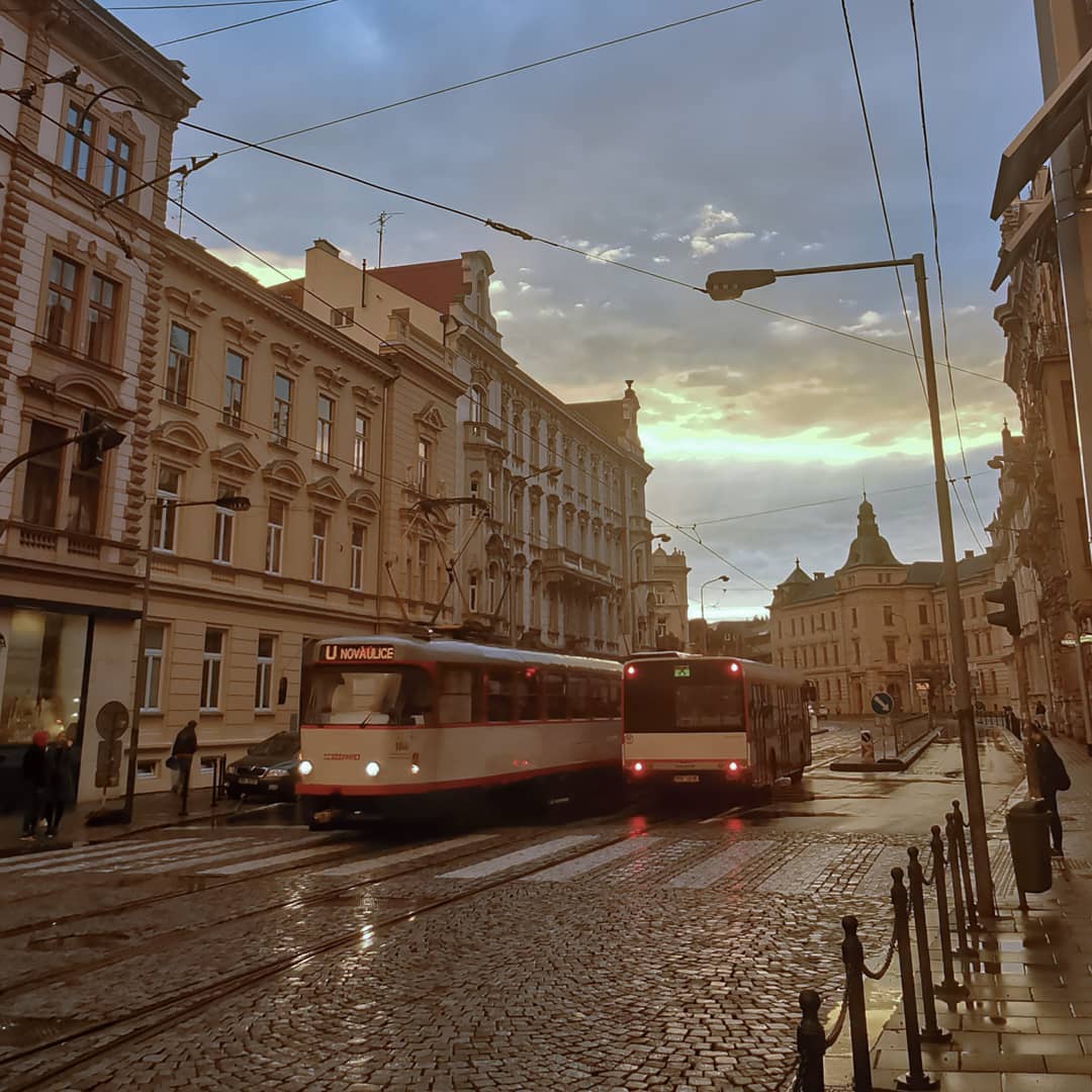 DPMO_official's tweet photo. Po bouřce...
#mhd #olomouc #svamipocelyzivot #dpmo #tramvaj #autobus #tram #bus #t3 #solaris #namestihrdinu #palackeho #olomouckykraj #czechrepublic #vecer #pobource #podesti https://t.co/0MxAG7kwnu