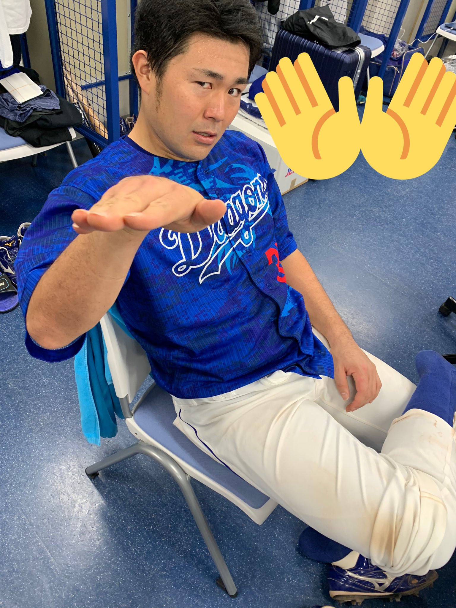 中日・又吉克樹広報、“神の手”走塁を見せた木下拓哉捕手の写真を投稿する!