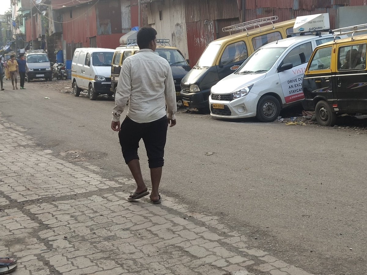 Kshahrukh6363's tweet photo. Dharavi 60 feet akg nagar road 
Opp netrawala cmpnd 
#speed breker required 
No any one sped breaker is hear 
Har din koi #bachcho ka acident hota arha h yaha aaj bhi hua #nagar sevak no any action its dangris road ward 188 dharavi
@mybmc 
@mybmcWardGN 
@MumbaiPolice 
@MCGM_BMC https://t.co/QhVpBeLxcw
