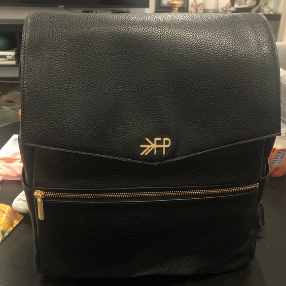 designers4acure's tweet photo. So good I had to share! Check out all the items I'm loving on @Poshmarkapp #poshmark #fashion #style #shopmycloset #jumpingbeans #freshlypicked #unknown: https://t.co/Zjb1GXCGCf https://t.co/LKf3OZb2MT