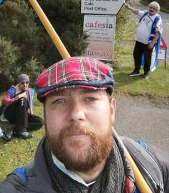 30. The  #500miles  #indyref2 walkers are starting today at  @thehouseofbruar. Dave Llewellyn and a new woman have joined the group, who are staying in caravan in Alison Rollo's driveway in Moulin. How many households under one roof?  #covidspreaders4indy  https://m.facebook.com/story.php?story_fbid=2652608808388885&id=1402639979973674&notif_t=live_video&notif_id=1601984046627735&ref=m_notif