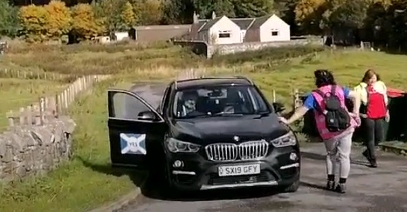 31. Dave Llewellyn is today's designated walker-support driver from Pitlochry to  @thehouseofbruar to Killikrankie and back to Alison Rollo's house in Moulin. Hope you've got insurance to drive your non-bubble covid-spreaders in that nice motor Dave. CC  @PerthKinPolice