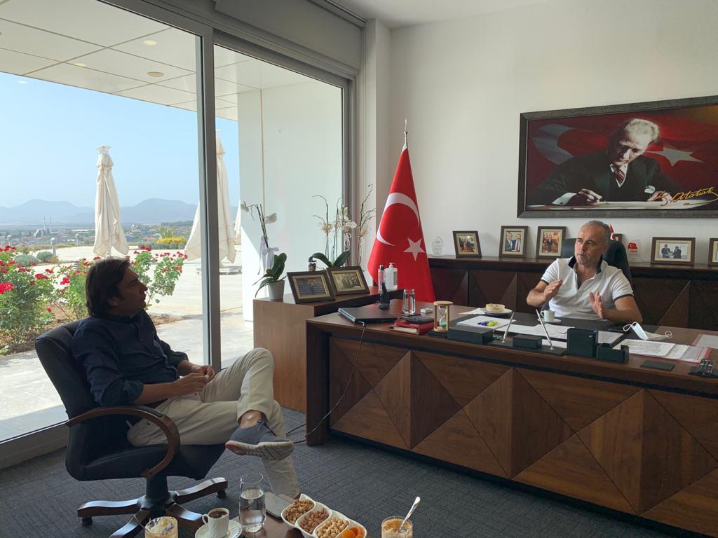 itobosb's tweet photo. Hürriyet Ege Bölge Temsilcisi Deniz Sipahi, İTOB OSB Yönetim Kurulu Başkanımız Sayın Onur ACAR’ı makamında ziyaret etmiştir.

Yapılan görüşmede sayın konuğumuz Deniz Sipahi ile İTOB OSB Yönetim Kurulu Başkanımız Sayın Onur ACAR karşılıklı istişarelerde bulunmuşlardır. https://t.co/xzV4SKbs4M