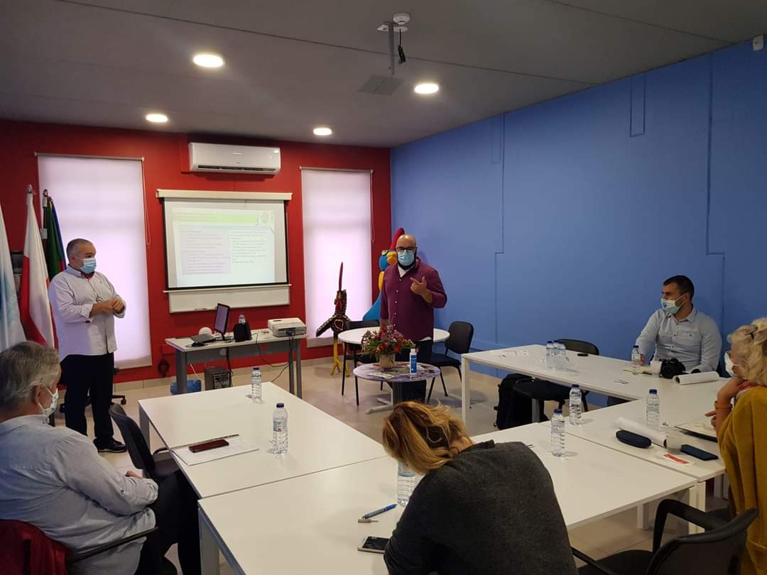MobilityFriends's tweet photo. 👉 Our friends from Poland 🇵🇱 during their training course at Mobility Friends Campus.
#trainingcourse #mobilityfriends #mobilityfriendscampus #portugal #barcelos #braga #funchal #minhoregion #madeiraisland #erasmusplus #vetprojects #ka1 #ka2 #ka3 https://t.co/ldRoMW7Yuj