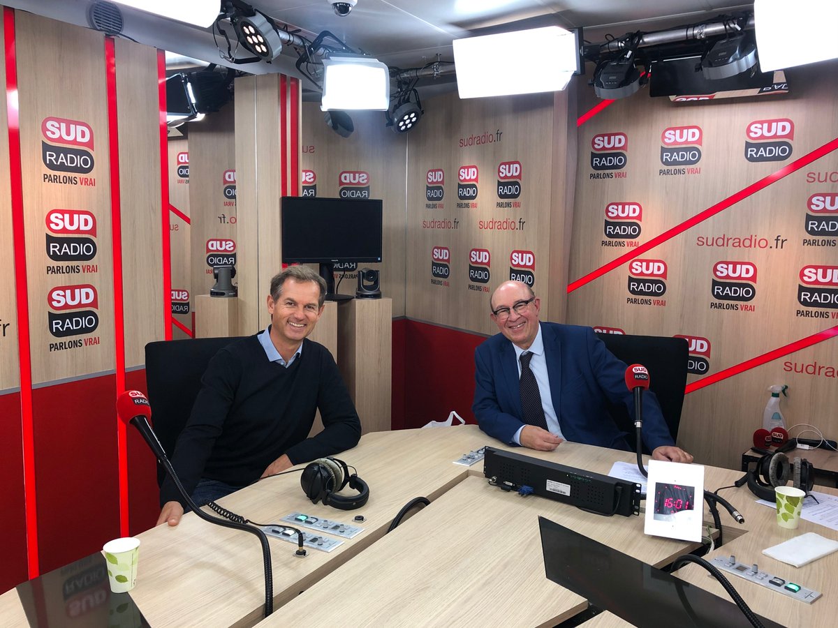 emeline_leth's tweet photo. Dimanche, @edgar_grospiron était l'invité de l'émission "Les clés d'une vie" sur @SudRadio ! Une rétrospective de sa carrière de sportif et un focus sur ses nouveaux projets : sa 1ère Masterlcass "Rebondir après une crise" sortie le 7/09
📌 À écouter ici : https://t.co/aQ9PuDUWzV https://t.co/9fIzKXxnls