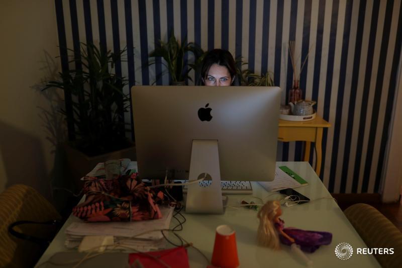 LaurenYoung's tweet photo. For companies offering new or expanded benefits, the most popular option (27%) is flexible schedules. Others include mental health services (21%), online fitness (13%), meditation classes or apps (12%), @WorldatWork says https://t.co/AUMpRJsnm2 #ReutersBenefits https://t.co/A7EKFszsT4