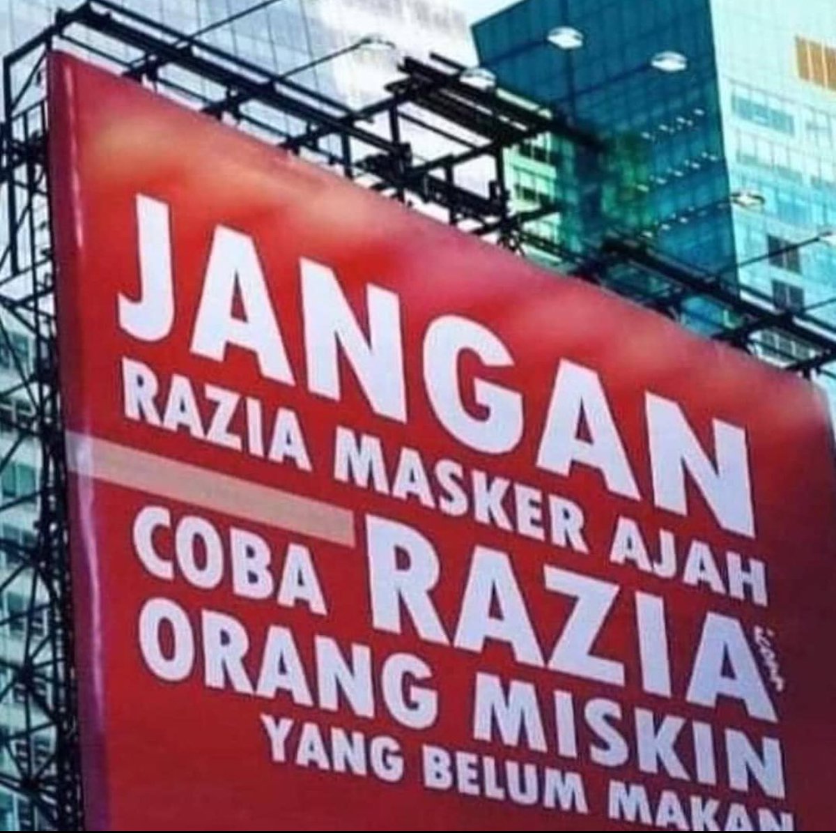 Coba cek lagi deh... yg pake masker kasih duit bakal makan...#hilangkandenda