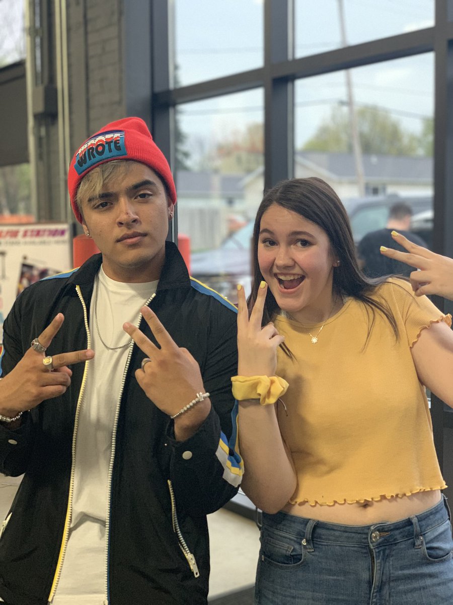 sarahhseward's tweet photo. happy birthday homie i hope 20 treats you well!! i love and miss you so much <33 @sjrcalderon https://t.co/WVQpVtAjYi
