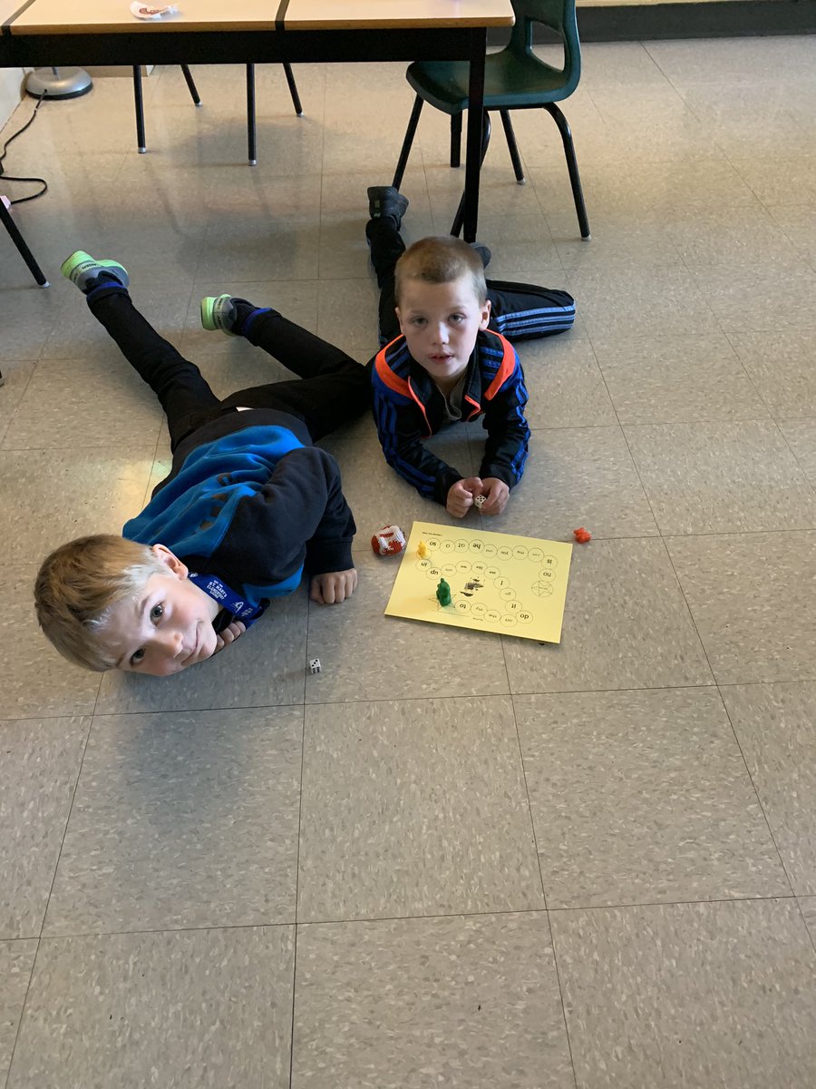 smcameron3's tweet photo. Learning all about different reading strategies this morning. Then practicing them with a fun word game. Grade 1 is sooo much fun!!! @mrsjennleblanc @SMES01 https://t.co/fvrOyjB6ao