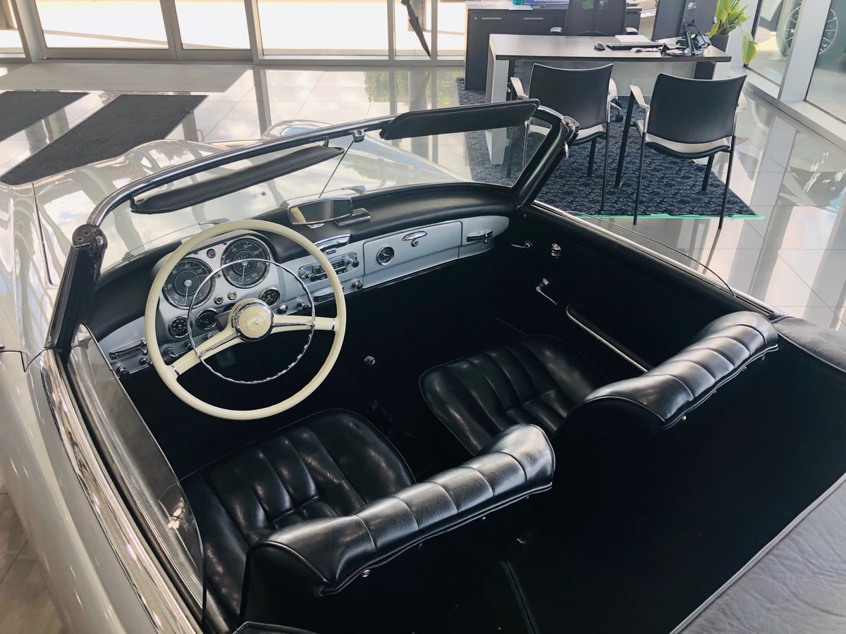 mbclubcanada's tweet photo. A beautiful classic Mercedes-Benz 190SL at @MercedesBenzLDN  #mercedesbenz #mercedes #benz #classic #190SL #thebestornothing #dasbesteodernichts #mbcanada #mblondon #finchautogroup https://t.co/sUs3dZIXcH