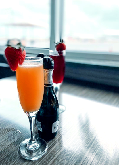 JETRUNWAYCAFE's tweet photo. We're serving our brunch menu all day every day...and you know what that means! 😍 MIMOSAS ALL DAY EVERY DAY! 🥂
Don't forget to name Jet your favorite place to dine on @Fortlauderdalemagazine BEST 2020! Link in the bio! ✨
#JetYourLife #JetRunwaycafe https://t.co/2SjC1G7wF2