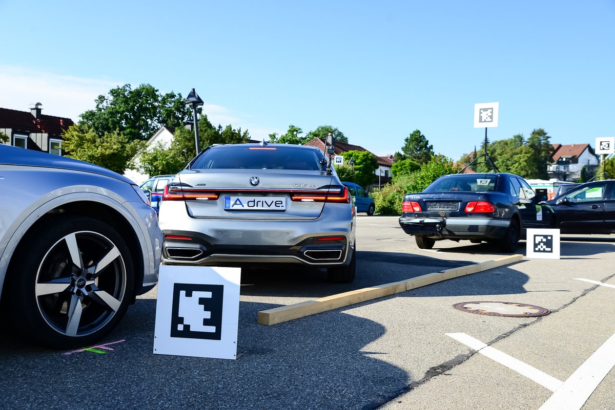 MdynamixA's tweet photo. Adrive Living Lab and MdynamiX conduct new study on parking manoeuvre assistants. See the News on Allgäu TV https://t.co/2PaDfVB3AI Photo: UAS Kempten https://t.co/ZPnQz9K88e