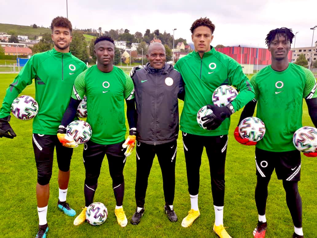 NGSuperEagles's tweet photo. More pictures from this morning’s training. #SoarSuperEagles #Team9jaStrong https://t.co/icZrBMq5Ig
