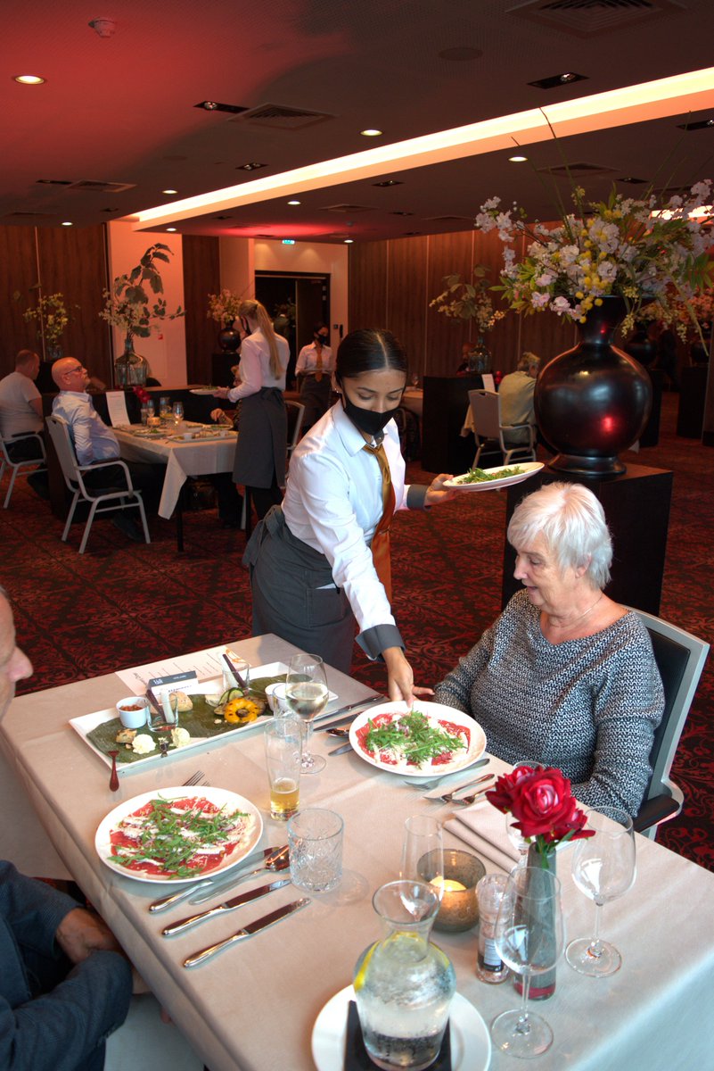 Afgelopen zaterdag was ons eerste #Proeverij #Diner! Een avond vol heerlijke uitgeserveerde gerechtjes, bent u er de volgende keer ook bij? #9gerechtjes #genieten #proeverijarrangement #inclusiefdrankenarrangement hotelalmere.nl/restaurant-alm…